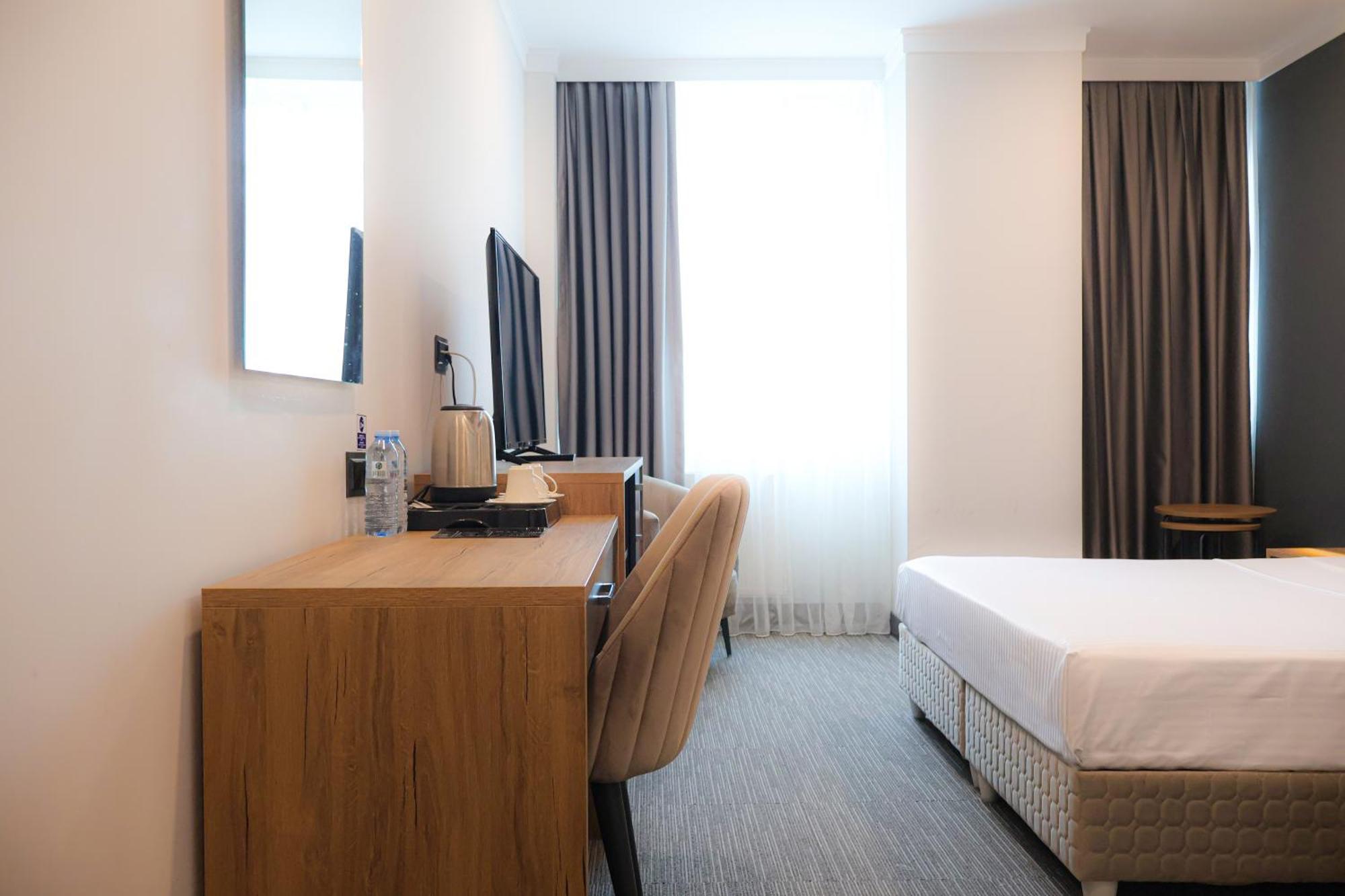 Home Plus Hotel 3*